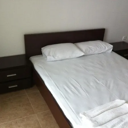 Slaveikov Apartament 80 *